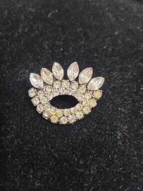 Vintage Rhinestone Brooch looks like Eye